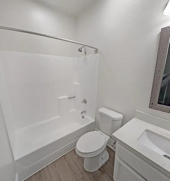 922 N Croft Ave #101 — Photo 11