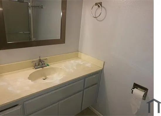 2421 W Acacia Ave — Photo 5