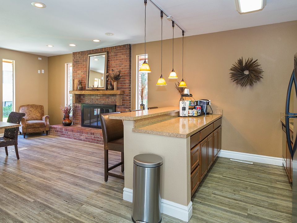 Leasing Center