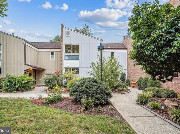 11579 Links Dr, Reston, VA 20190