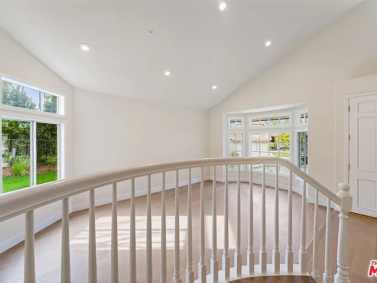 18500 Saint Moritz Dr — Photo 30