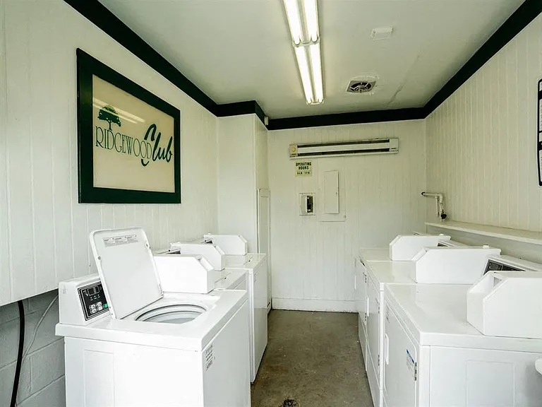 Ridgewood Club Apartments — Photo 22