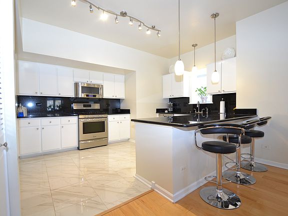 5th image of 10317 S Longwood Dr APT L1