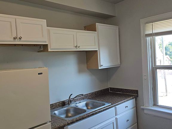2nd image of 3011 Park Ave Unit 4