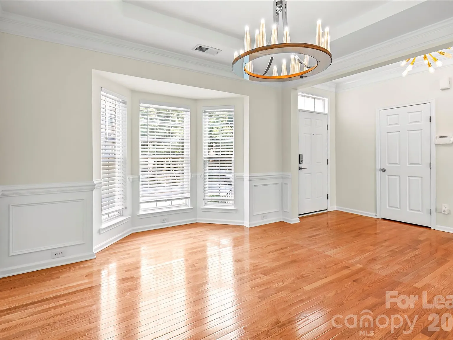 3 bed, 3.5 bath, $2,400 — Photo 4