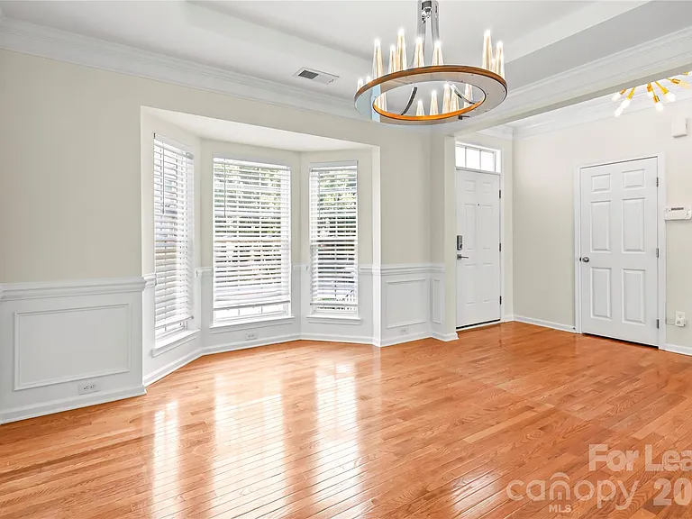 417 Armour St — Photo 4