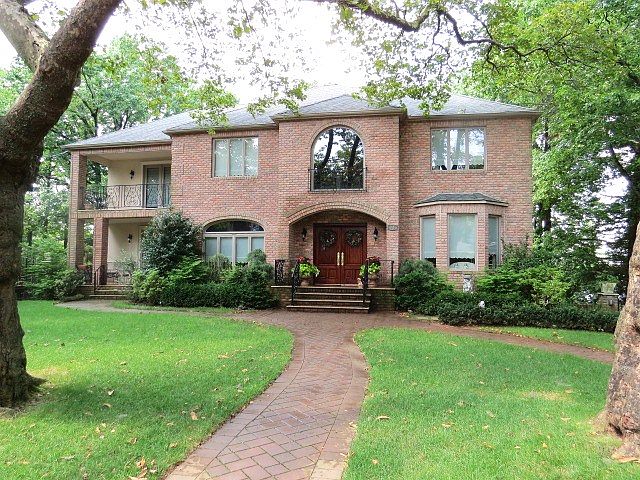 1st image of 79 Longfellow Ave