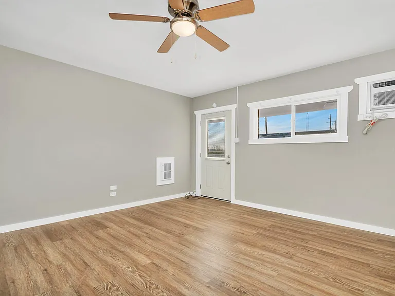 1136 W Kennedy Rd #3 — Photo 8
