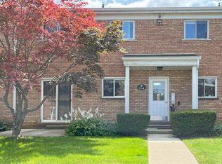 801 W Long Lake Rd APT B2, Bloomfield Hills, MI 48302