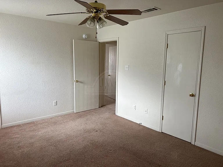502 Primrose Dr — Photo 12
