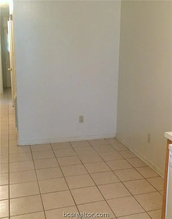 2 bed, 1.0 bath, 891 sqft, $956 — Photo 4
