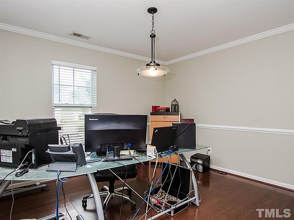 5th image of 513 Farm House Ln