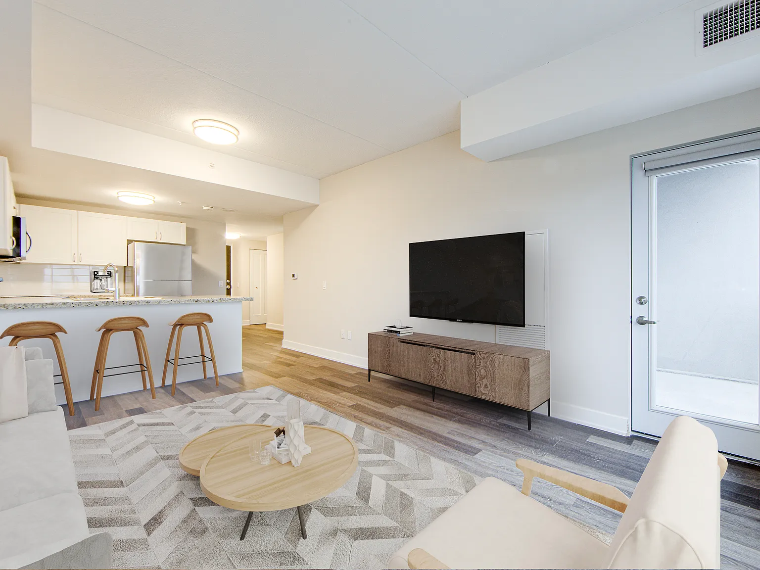 212 Davis Apartments — Photo 2