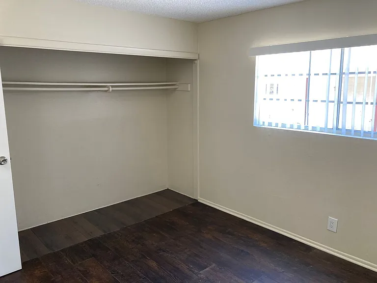 52nd Street Apartments — Photo 6