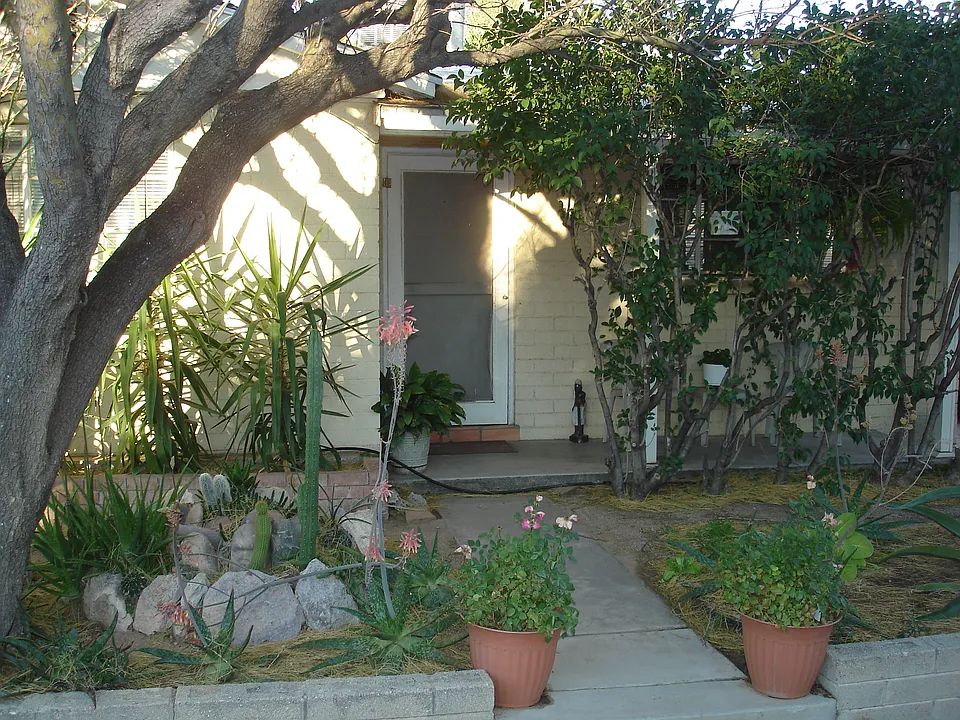 3137 E Kleindale Rd