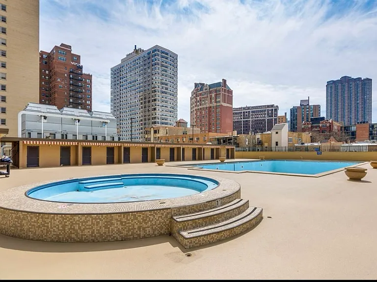 655 W Irving Park Rd #4807 — Photo 43