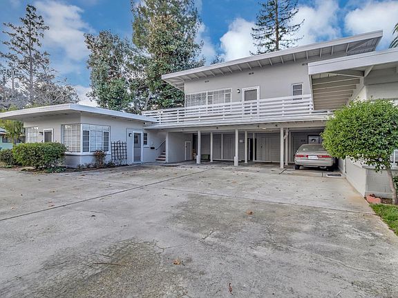 5th image of 632 University Dr