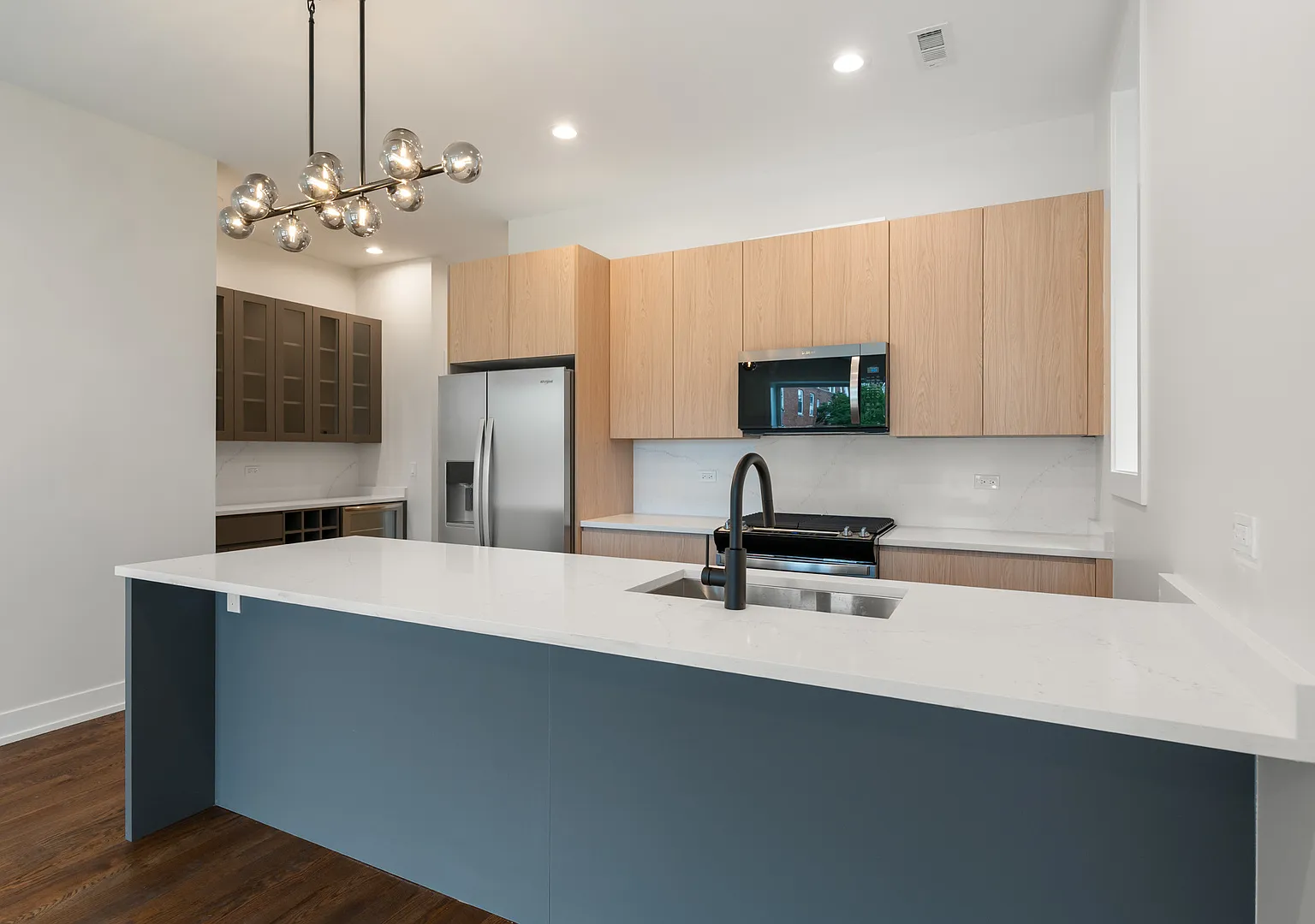3 bed, $2,900 — Photo 3