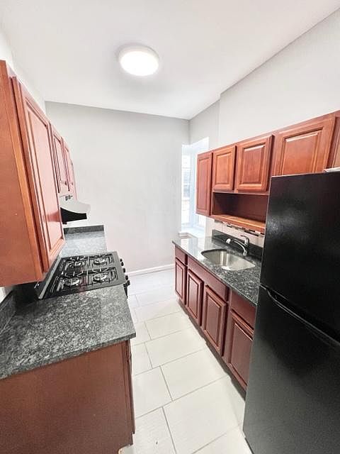 1st image of 295 Lincoln Ave #2E