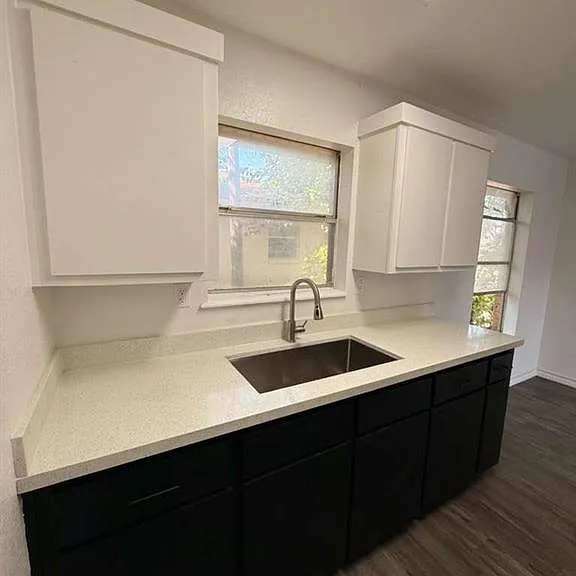 913 W Park Ave — Photo 4