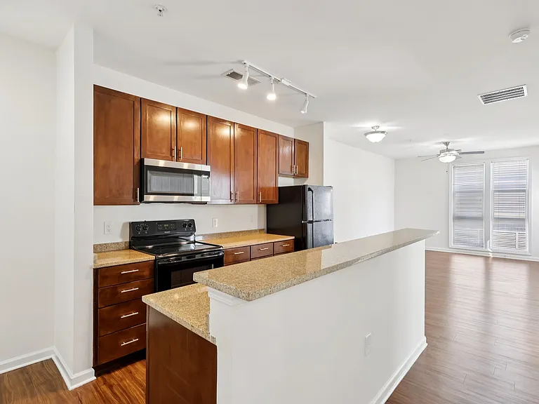 Catherine 36 Apartments — Photo 11