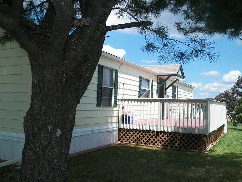 2nd image of 302 Meadow Ct