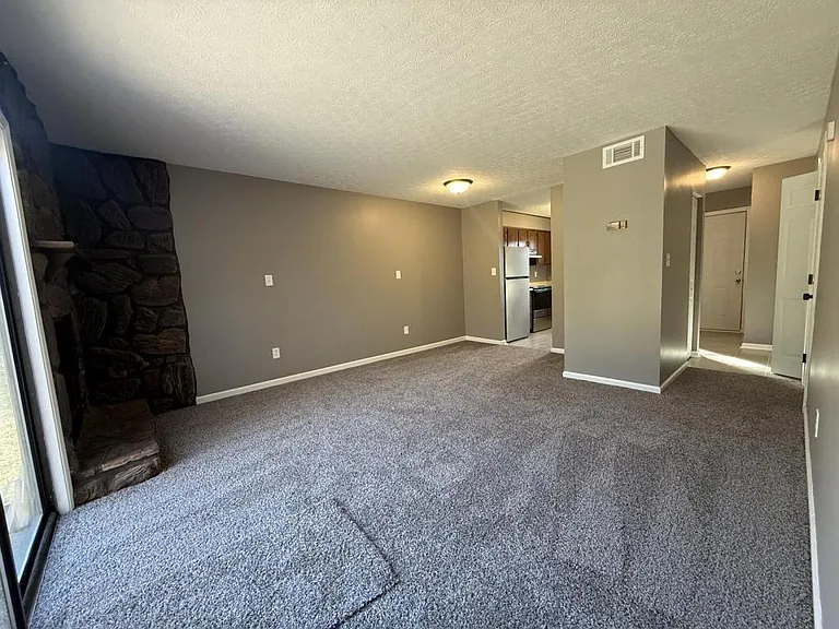 1240 Clear Ridge Ln — Photo 4