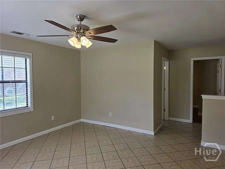 407 Savannah Ave — Photo 4