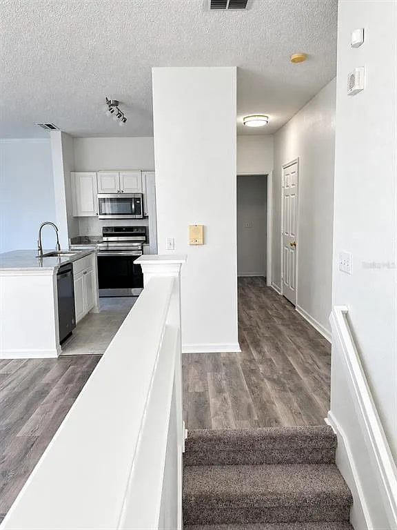 2 bed, 2.0 bath, 1117 sqft, $1,850 — Photo 2