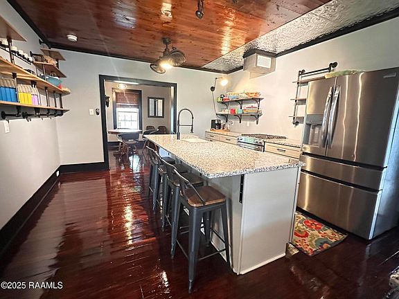 4th image of 509 E Saint Victor St