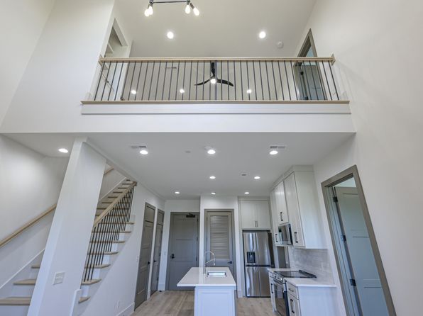 1025 Southwalk Dr #204