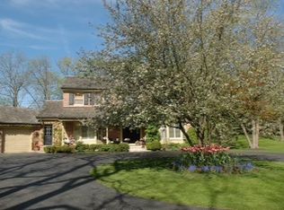 491 E Illinois Rd, Lake Forest, IL 60045