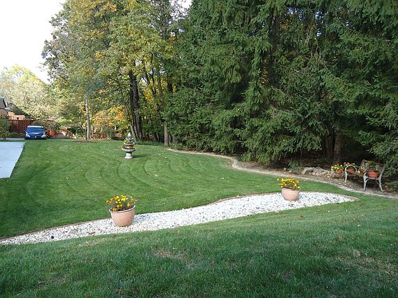 4th image of 429 Oaklawn Dr