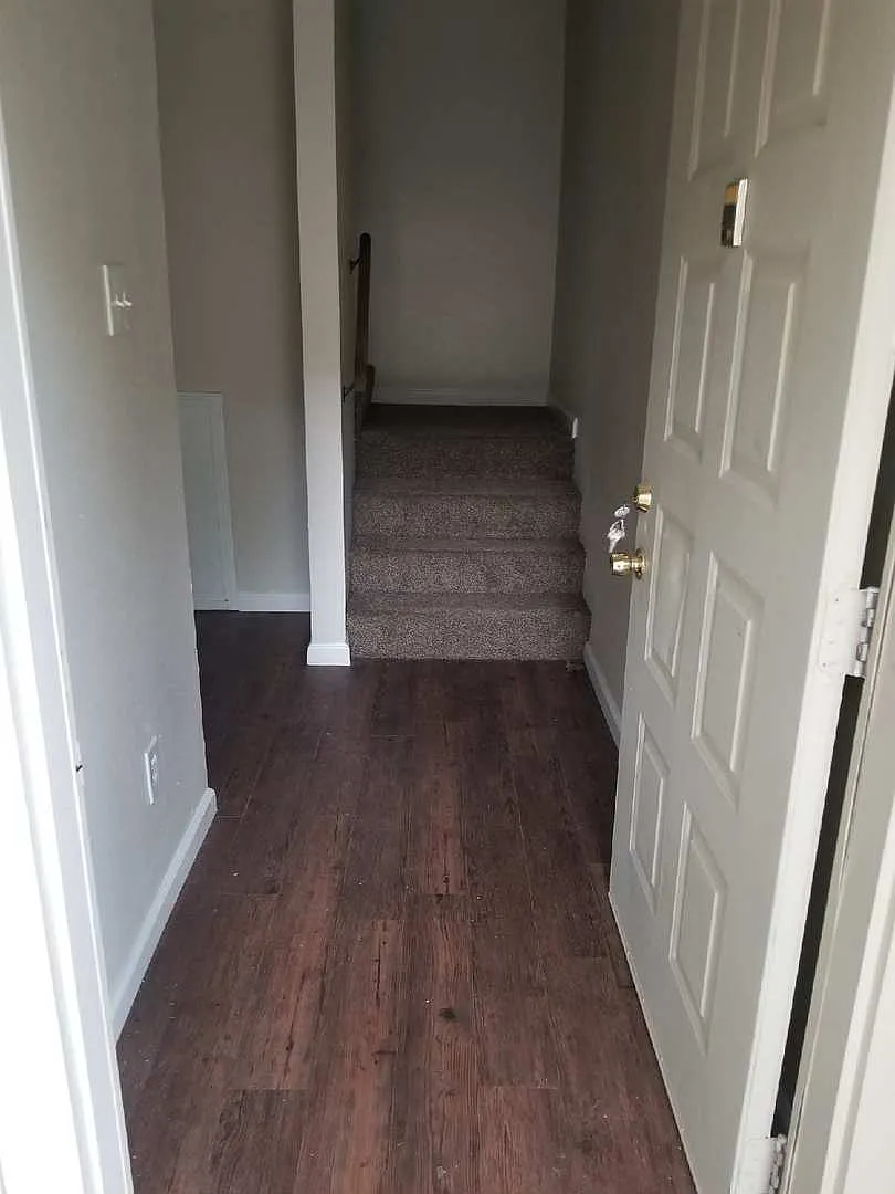 2/1 Fourplex W/ Washer & Dryer — Photo 1