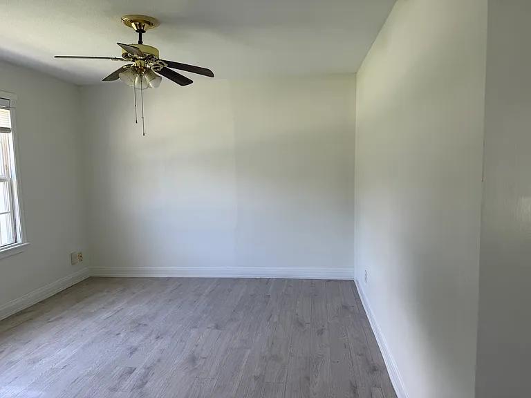 341 Kaye St — Photo 15