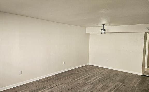 5th image of 2131 Carondelet St APT 4