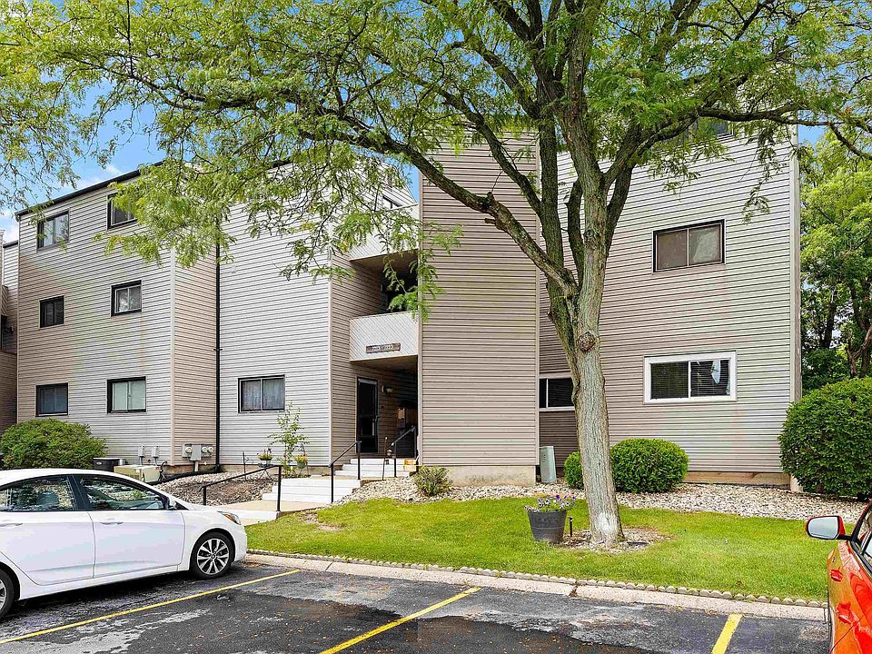 1st image of 7221 N Lakeside Ct