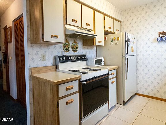 5th image of 840 N Center Ave #520