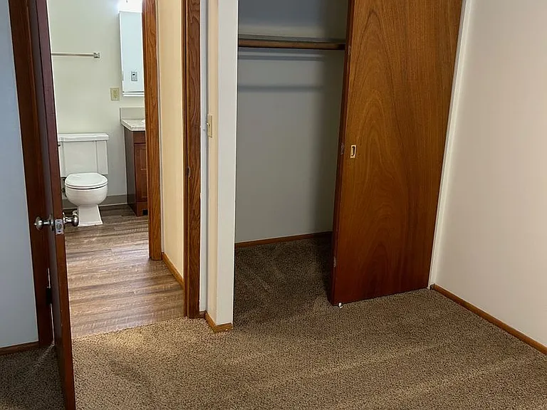 Lakeshore North Apartments — Photo 14