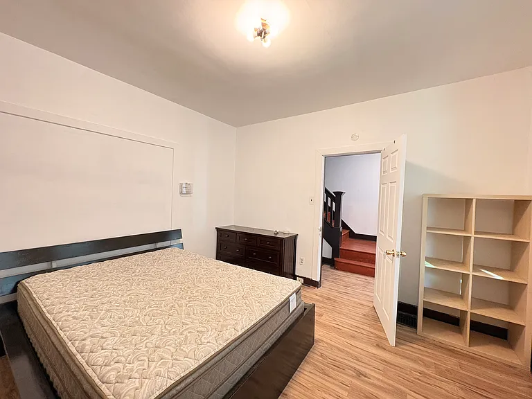 1045 Flemington St — Photo 8