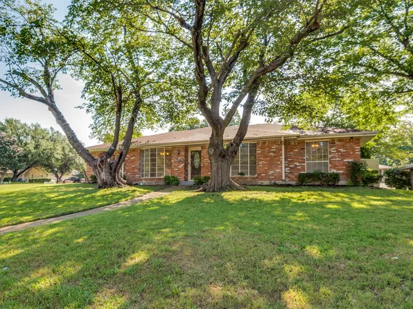 1052 Westlake Dr, Desoto, TX 75115