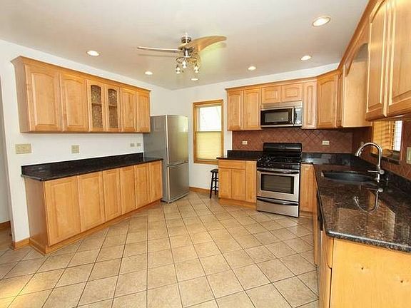 4th image of 2240 N Elm St