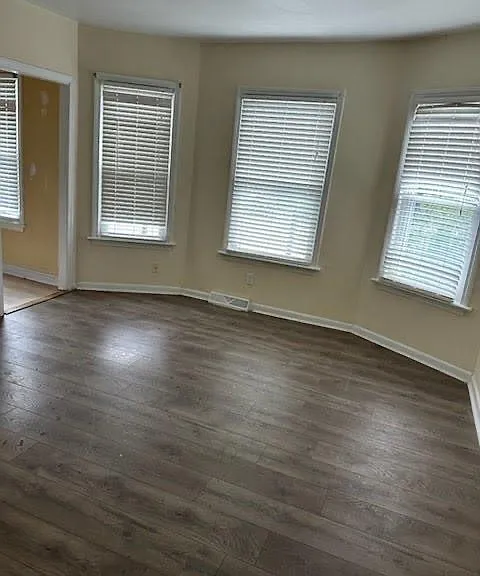 14 Niagara St — Photo 2