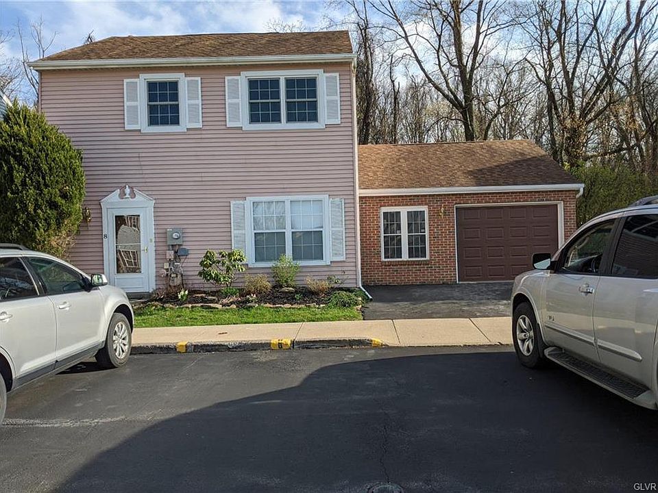 1st image of 8 Bunker Hill Ct