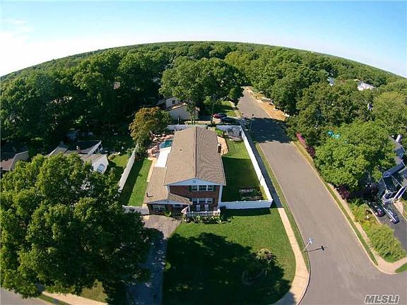 2nd image of 301 Sunrise Dr
