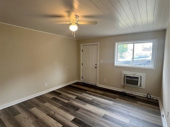 3rd image of 801 Monticello Dr