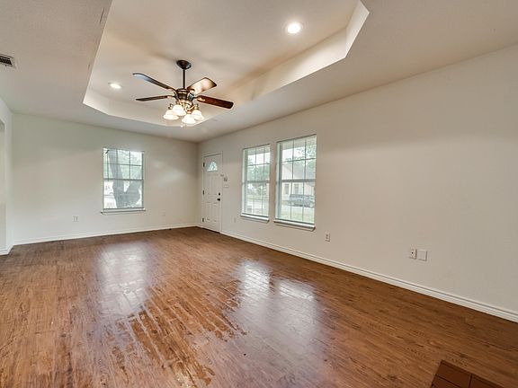 3rd image of 2921 Noble Ave