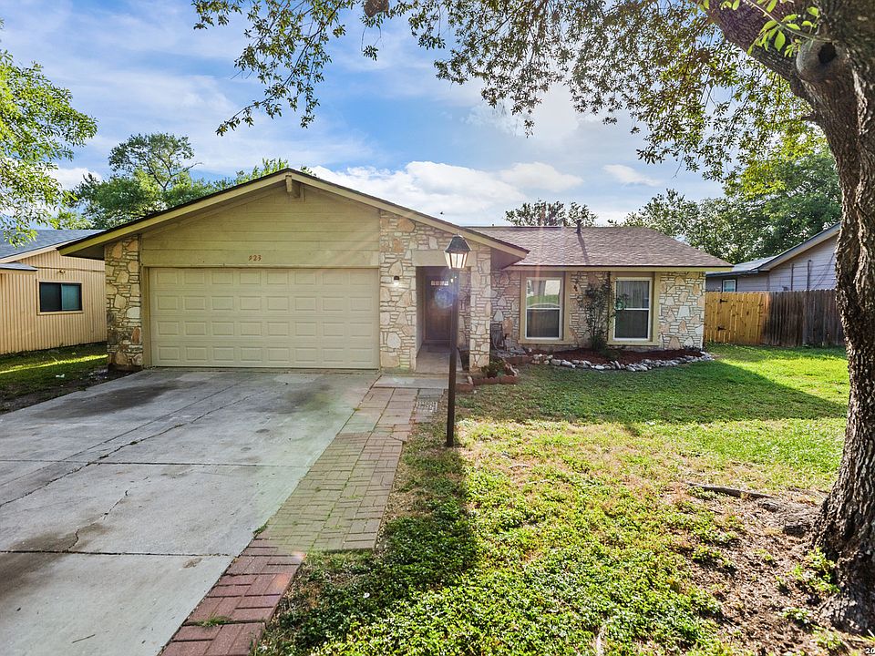 1st image of 923 Saddlebrook Dr