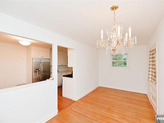 4th image of 39-39 Brookside Avenue