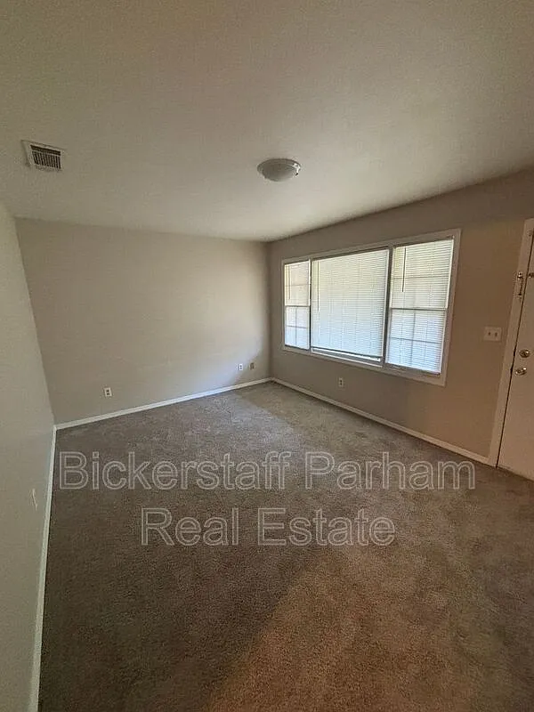 3 bed, 1.5 bath, 1008 sqft, $1,195 — Photo 2
